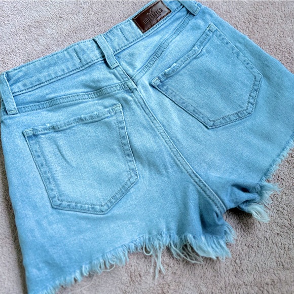 Light wash denim jean shorts - Picture 2 of 7